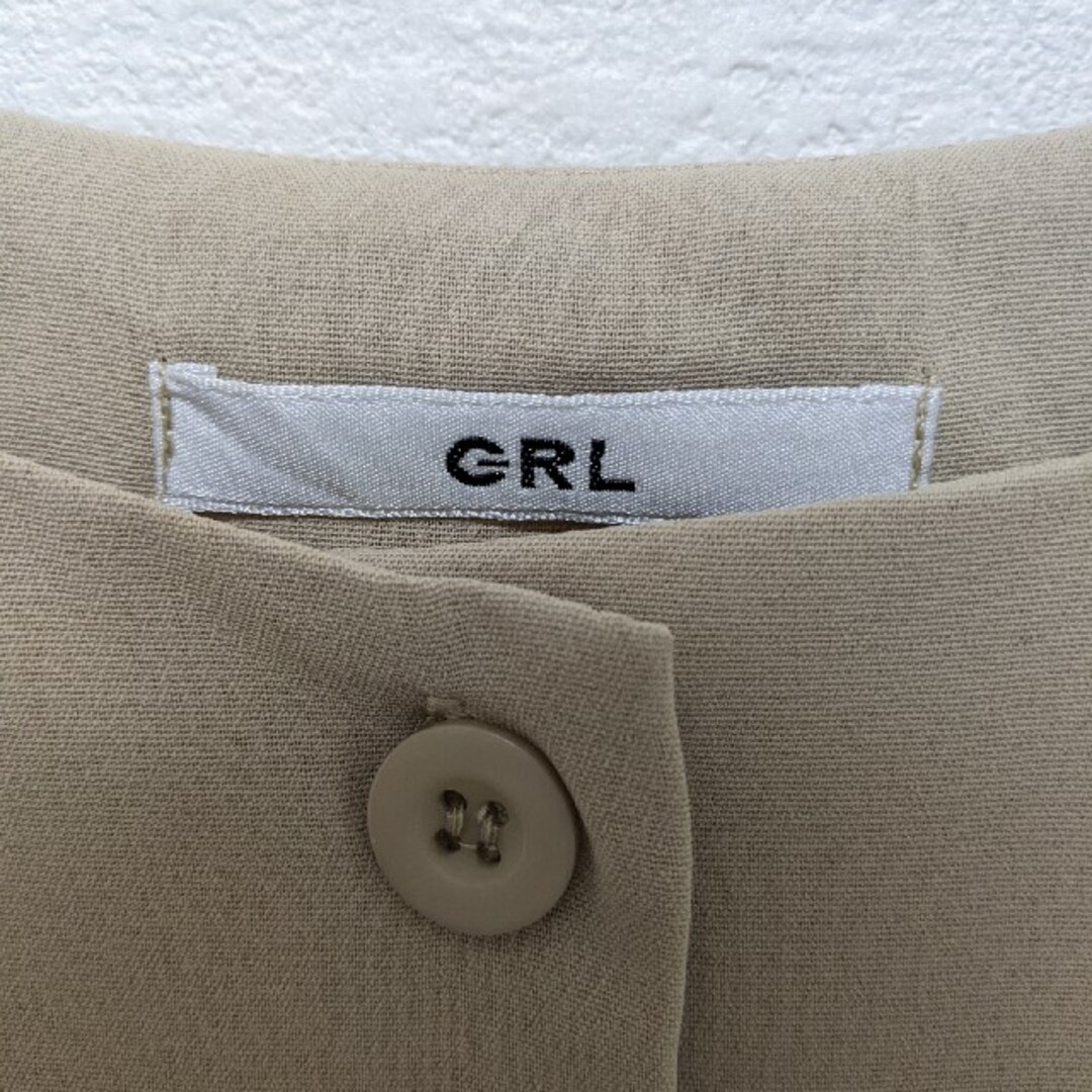 GRL(グレイル)のグレイル　ベージュ　トップス レディースのトップス(シャツ/ブラウス(半袖/袖なし))の商品写真