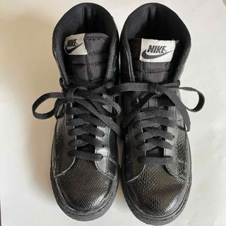 ナイキ(NIKE)の#値下げ#NIKE#スニーカー#黒エナメル#23cm#女性用#美品(スニーカー)