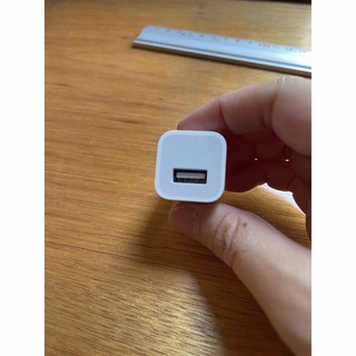 アップル(Apple)のiPhone 充電アダプターApple純正　USB type -A。(バッテリー/充電器)