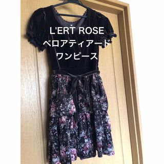 レストローズ(L'EST ROSE)の美品　L’EST ROSE ベロアフリルティアードワンピース(ひざ丈ワンピース)