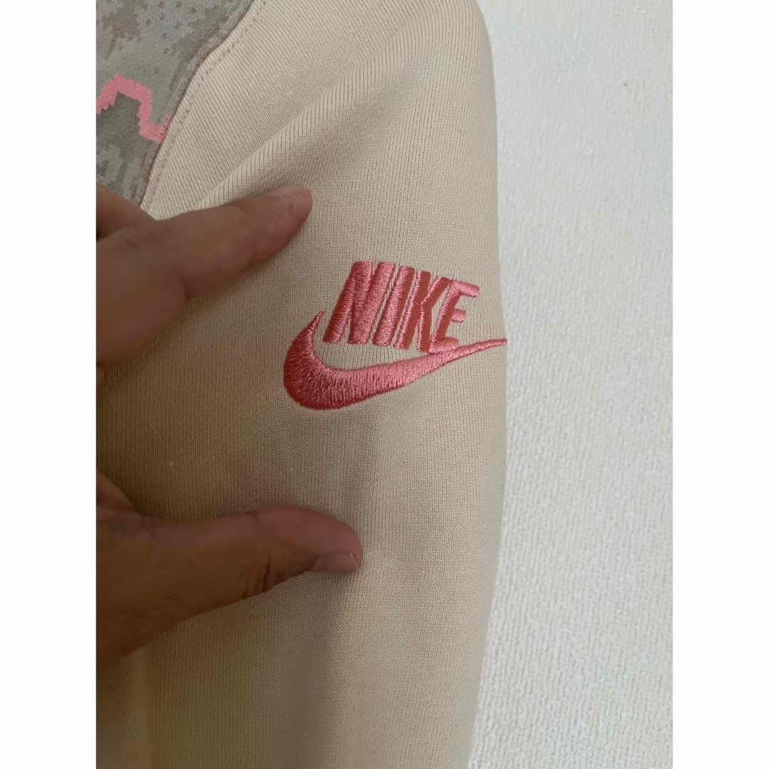 NIKE(ナイキ)のNIKE ナイキ　パーカー　Mサイズ レディースのトップス(パーカー)の商品写真