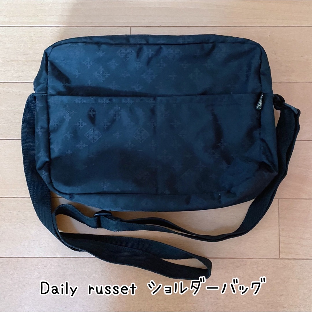 Daily russet(デイリーラシット)のデイリーラシット Daily russet ポケット付きショルダーバッグ 黒 レディースのバッグ(ショルダーバッグ)の商品写真