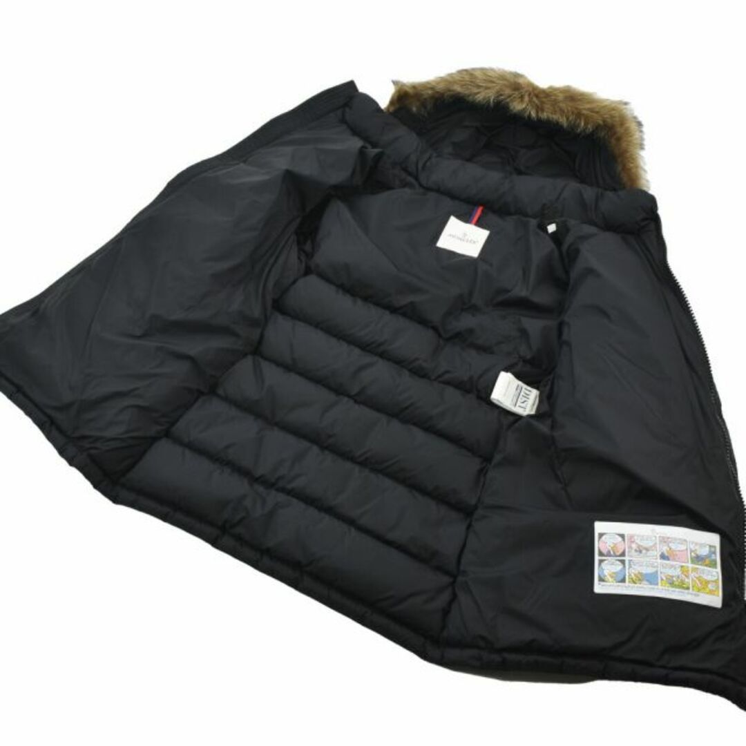 MONCLER(モンクレール)の【BLACK】モンクレール MONCLER ダウンジャケット ブルゾン メンズ  フード付き ファー付き ナイロンジャケット ブラック 黒 CLUNY GIUBBOTTO【送料無料】 メンズのジャケット/アウター(ダウンジャケット)の商品写真