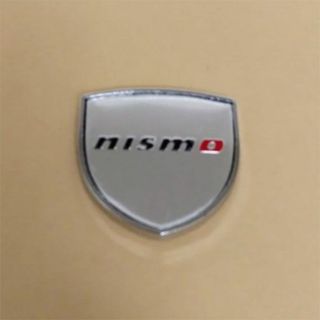 ニスモ(nismo)のNISMO 　シルバー 　3D金属ステッカー ブラック　1枚(車外アクセサリ)