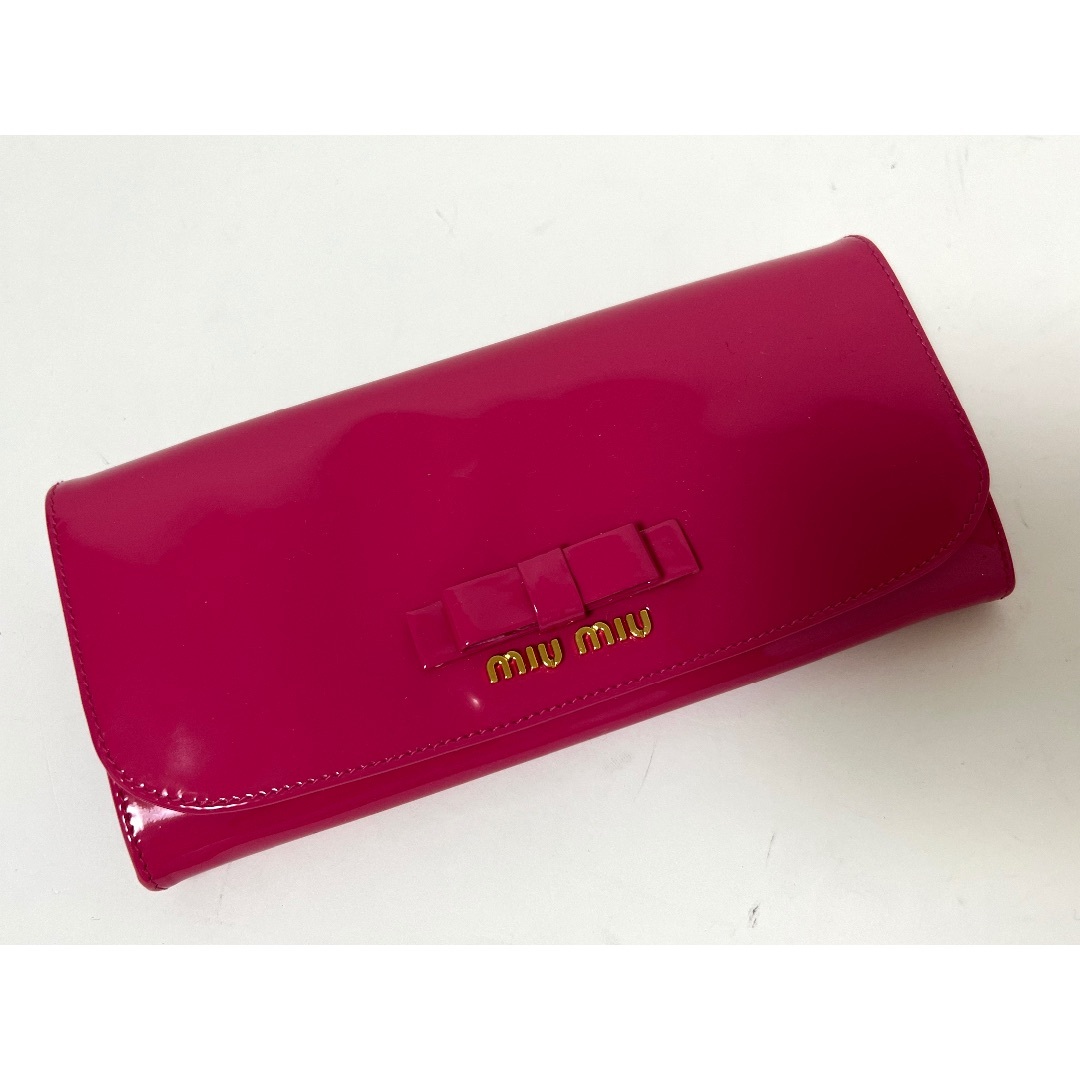 miumiu(ミュウミュウ)のミュウミュウ ２つ折り 長財布 リボン エナメル ピンク 5M1109  レディースのファッション小物(財布)の商品写真