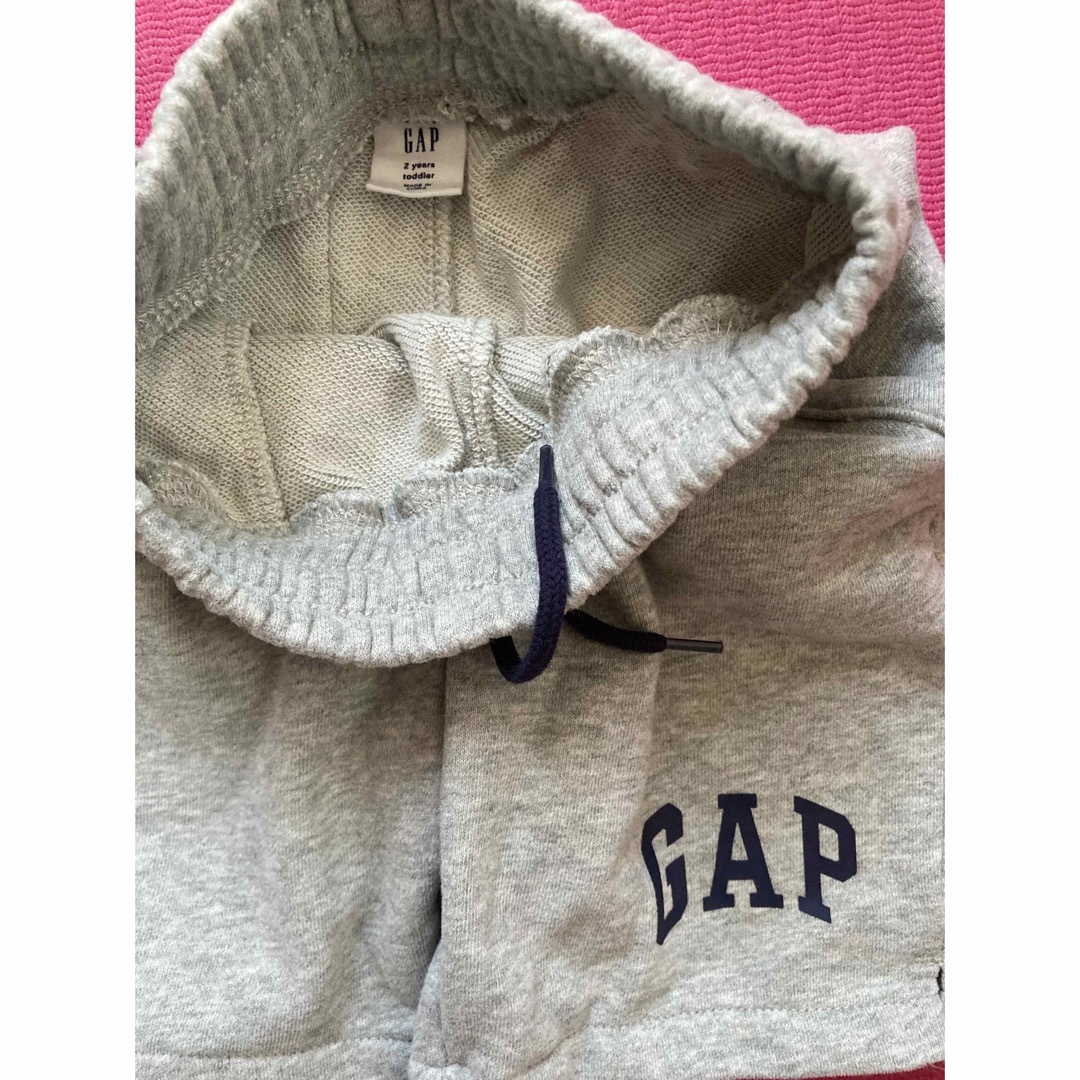 GAP(ギャップ)のGAP ズボン　４枚セット キッズ/ベビー/マタニティのキッズ服男の子用(90cm~)(パンツ/スパッツ)の商品写真