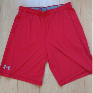 アンダーアーマー(UNDER ARMOUR)のショートパンツ　赤　アンダーアーマー(ショートパンツ)