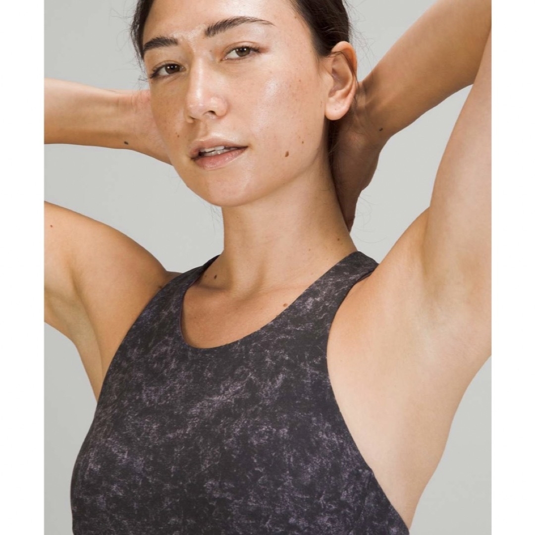 lululemon(ルルレモン)の新品 ルルレモン Wunder Train LL Bra（黒グレー） スポーツ/アウトドアのトレーニング/エクササイズ(ヨガ)の商品写真