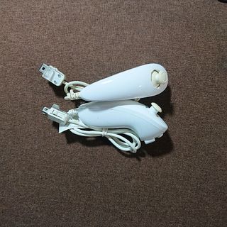 ウィー(Wii)のWii ヌンチャク 2個セット 白 ホワイト ニンテンドー純正品(家庭用ゲーム機本体)