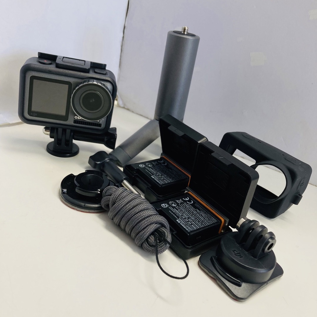 Inspire（DJI）(インスパイア)のDJI OSMO ACTION ケース付　良品 スマホ/家電/カメラのカメラ(ビデオカメラ)の商品写真