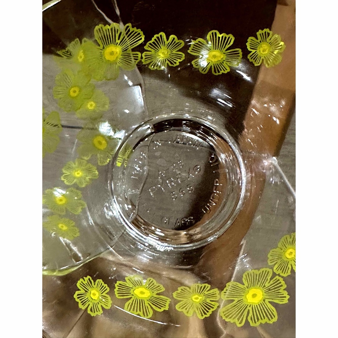 Pyrex(パイレックス)の昭和レトロ　フリルガラス小鉢　花柄ガラスボウル　pyrex ヴィンテージ　セット インテリア/住まい/日用品のキッチン/食器(食器)の商品写真