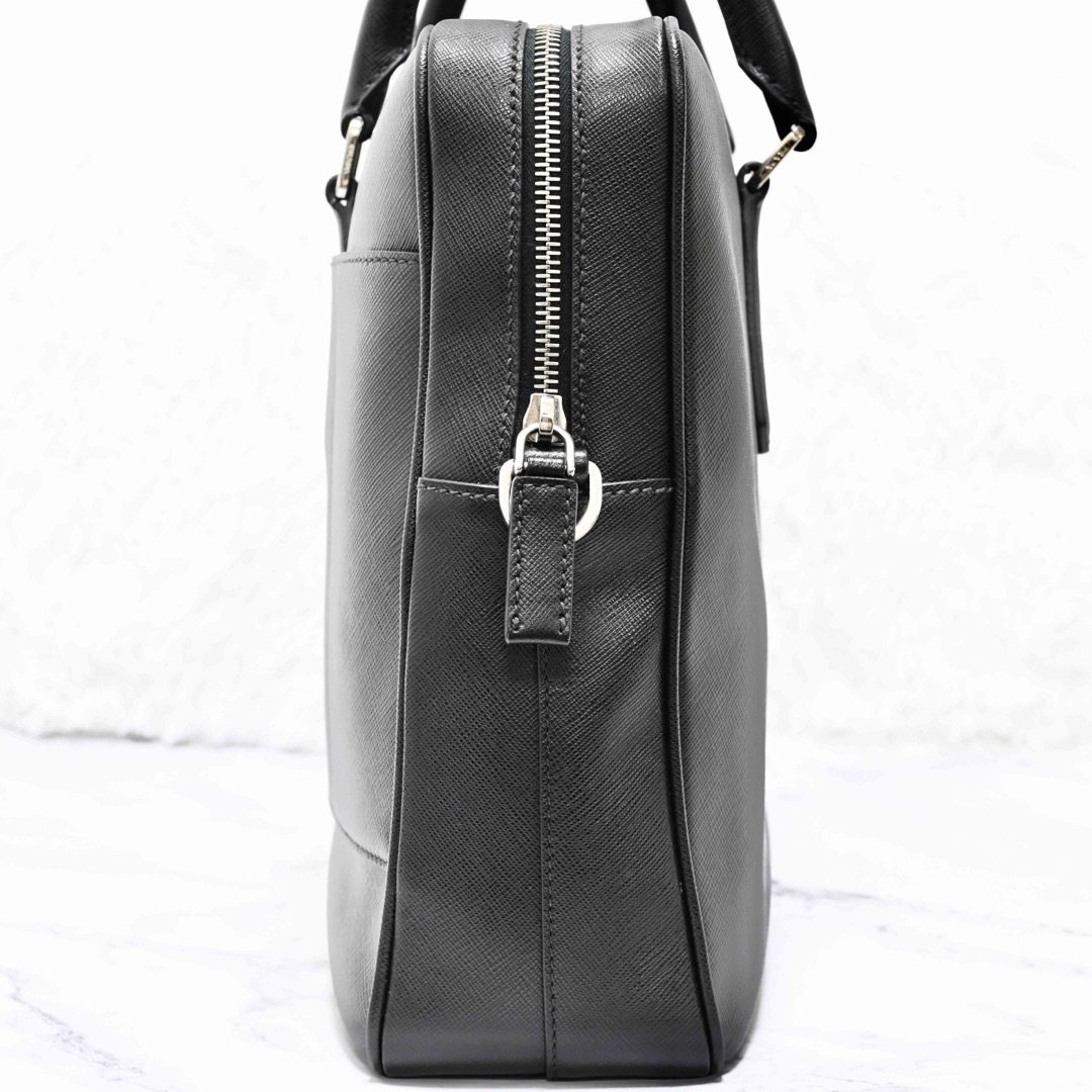 PRADA(プラダ)の未使用 プラダ ブリーフケース ビジネスバッグ　サフィアーノレザー　2way メンズのバッグ(ビジネスバッグ)の商品写真