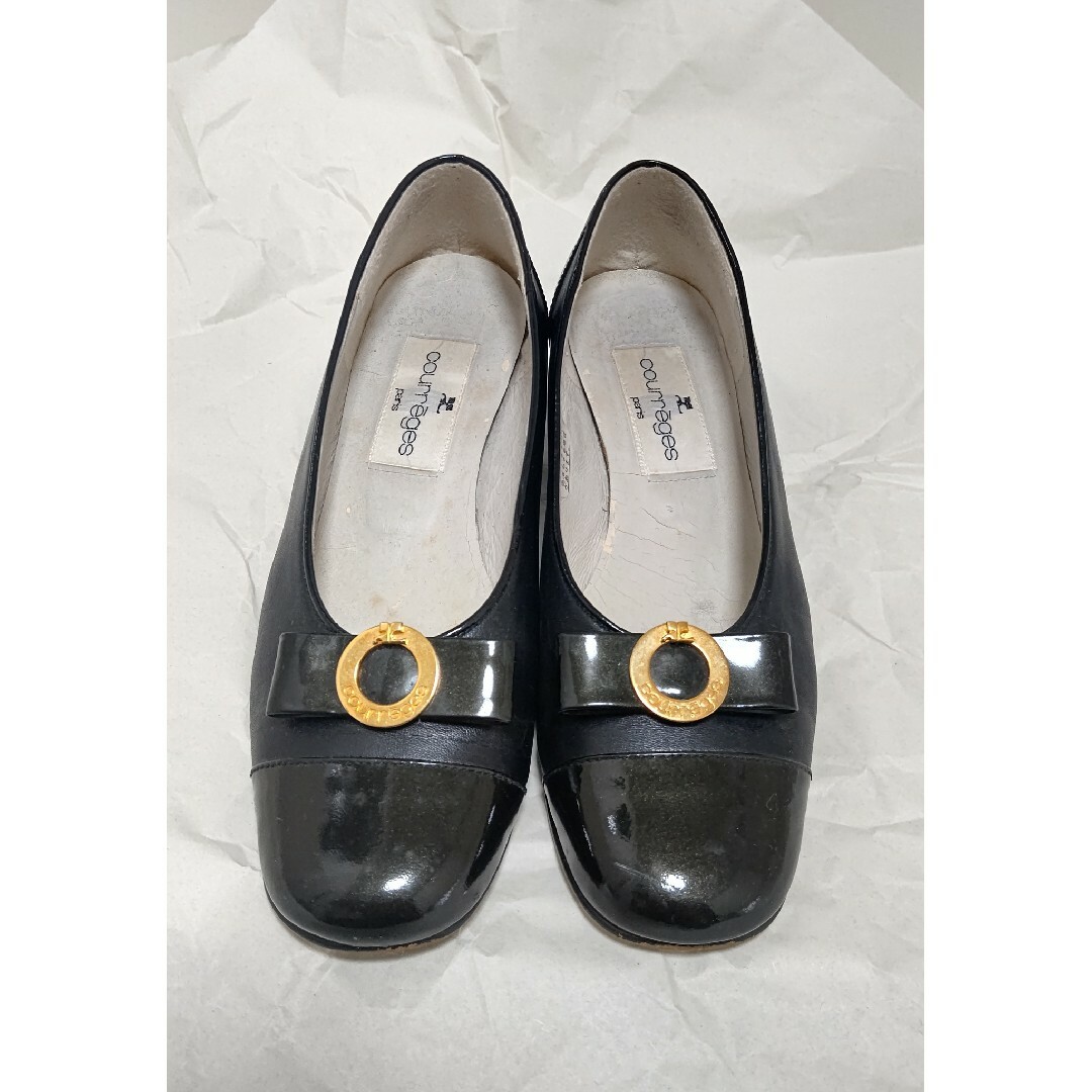 Courreges(クレージュ)のcourreges ローヒールパンプス 黒エナメル皮 22.5cm レディースの靴/シューズ(ハイヒール/パンプス)の商品写真
