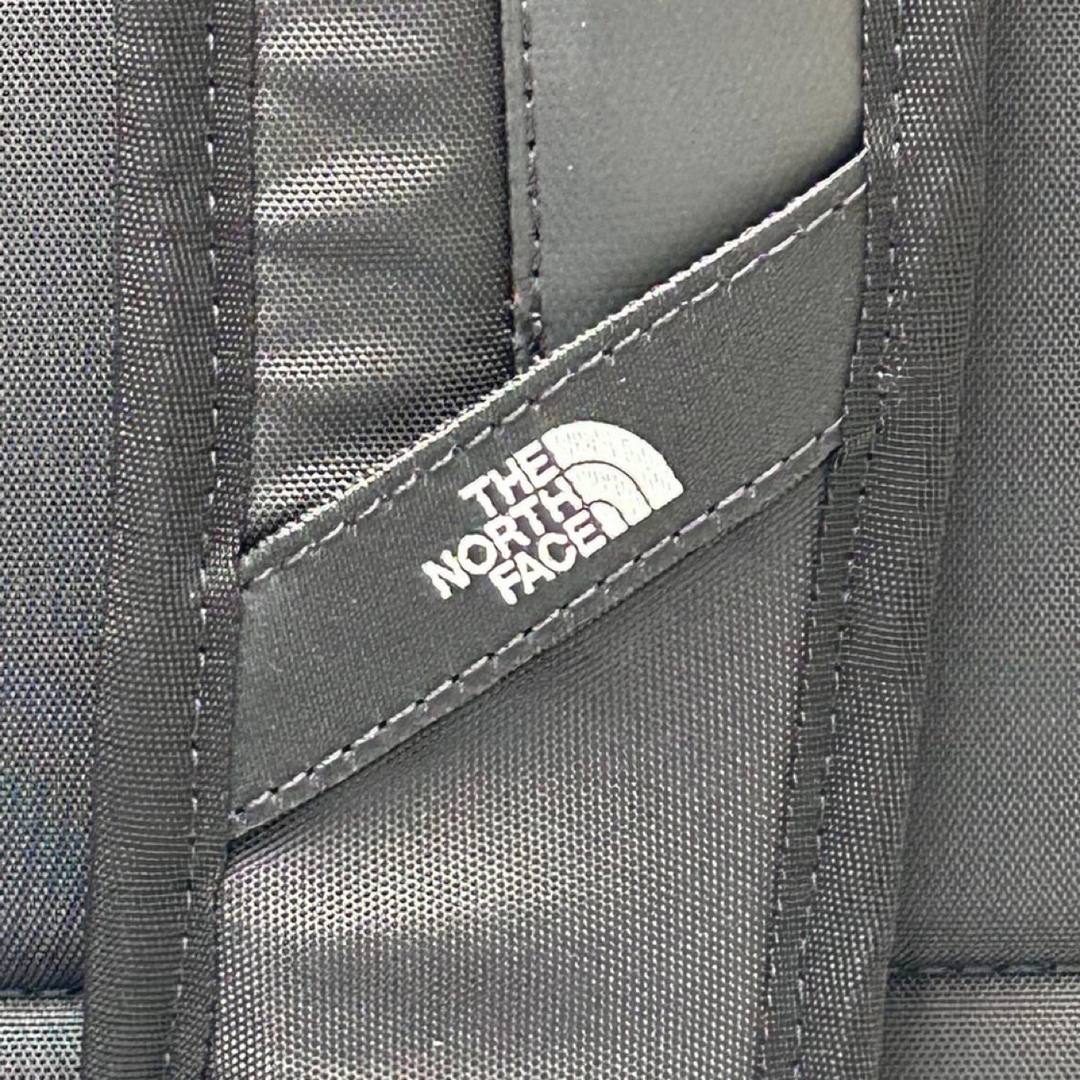 THE NORTH FACE(ザノースフェイス)の新品 ノースフェイス バックパック ヒューズボックス ブラック/ホワイト メンズのバッグ(バッグパック/リュック)の商品写真