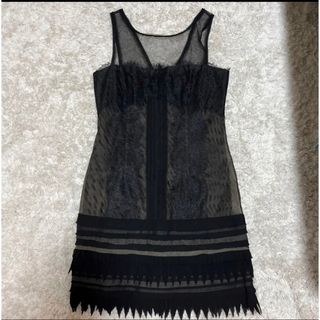 ビーシービージーマックスアズリア(BCBGMAXAZRIA)のBCBG 黒レースワンピース(ひざ丈ワンピース)