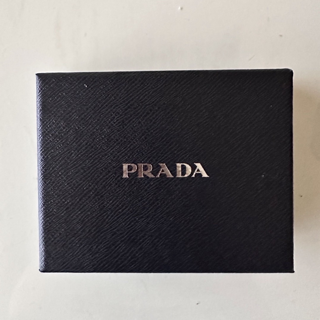 【日本未発売】PRADA ヴィテロダイノレザー カードホルダー ベージュ