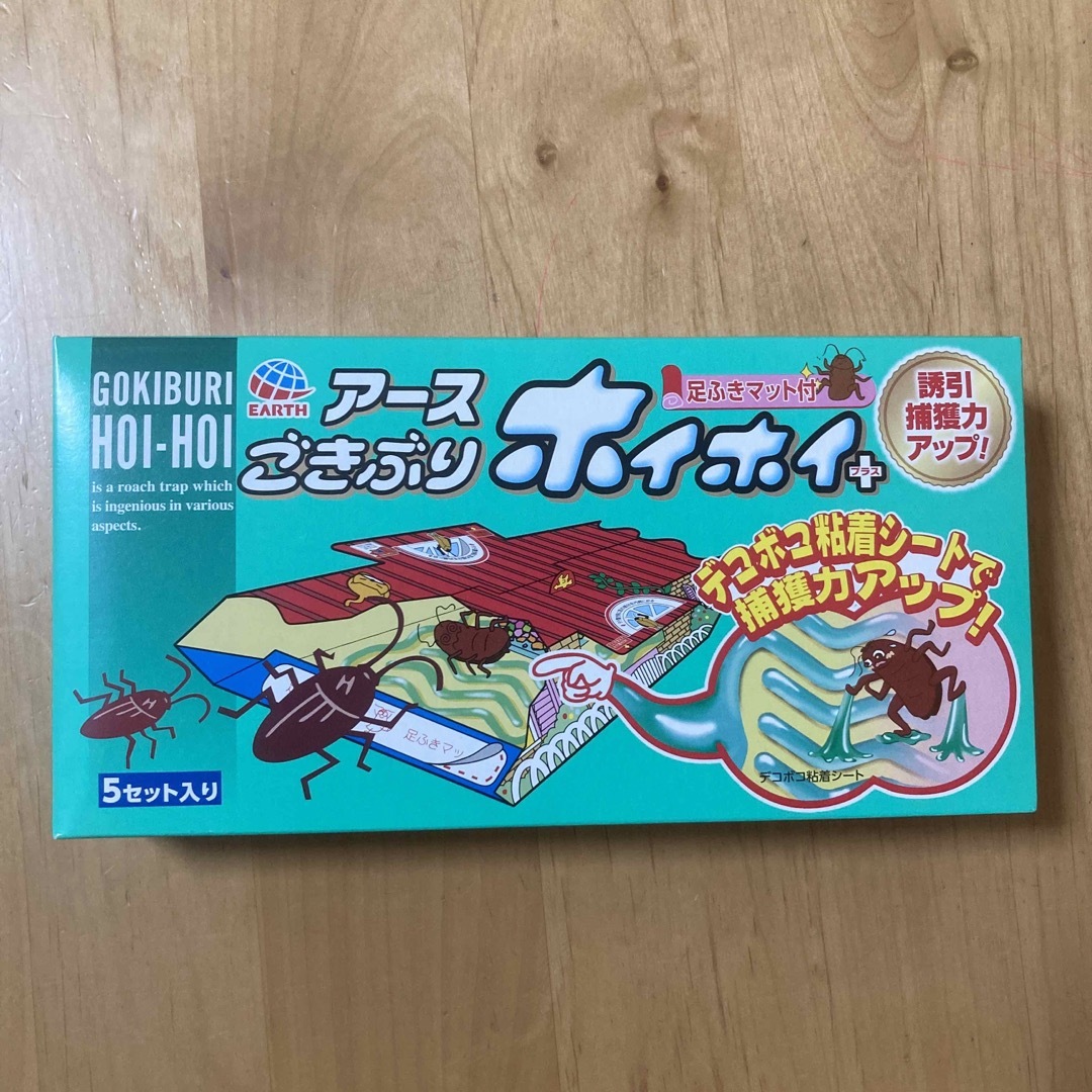 アース製薬(アースセイヤク)のアース　ごきぶりホイホイ＋　5セット入り インテリア/住まい/日用品の日用品/生活雑貨/旅行(日用品/生活雑貨)の商品写真