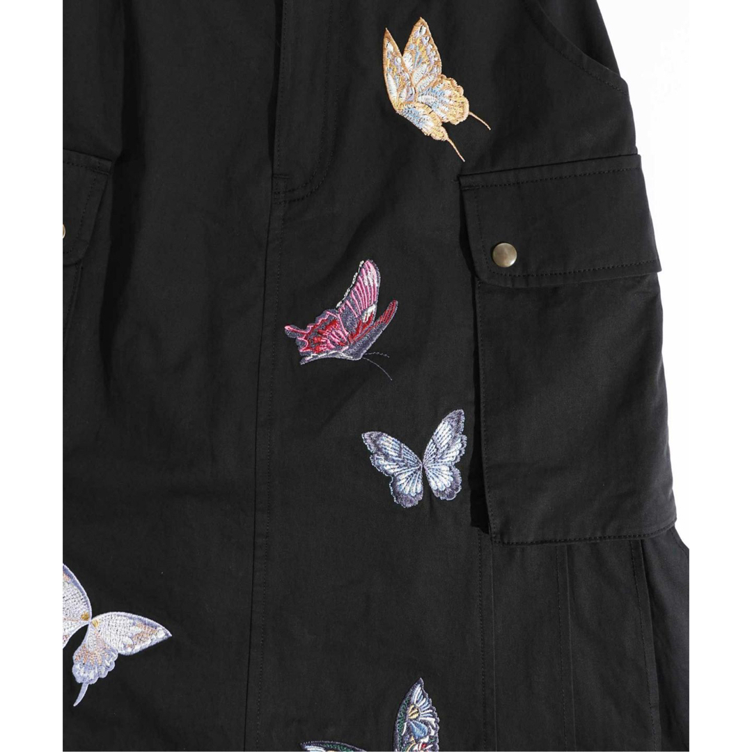 イズスカラー　533006：蝶刺繍 綿ツイルとデニムのカーゴスカート愛美160㎝model着用