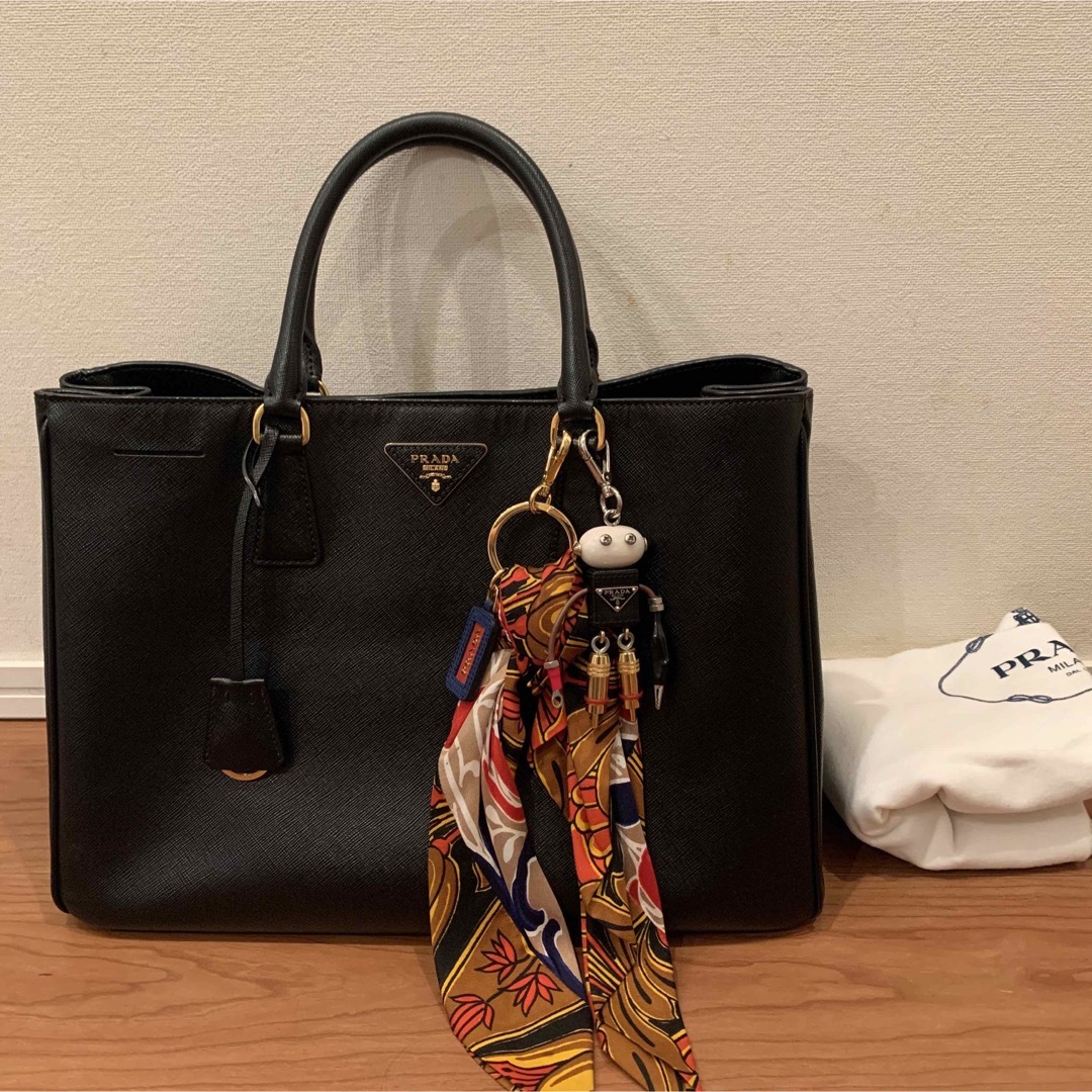 PRADA プラダ ガレリア サフィアーノ レザー 本革 黒 A4トートバッグ PRADA プラダ ガレリア サフィアーノ レザー 本革 黒 A4トートバッグ