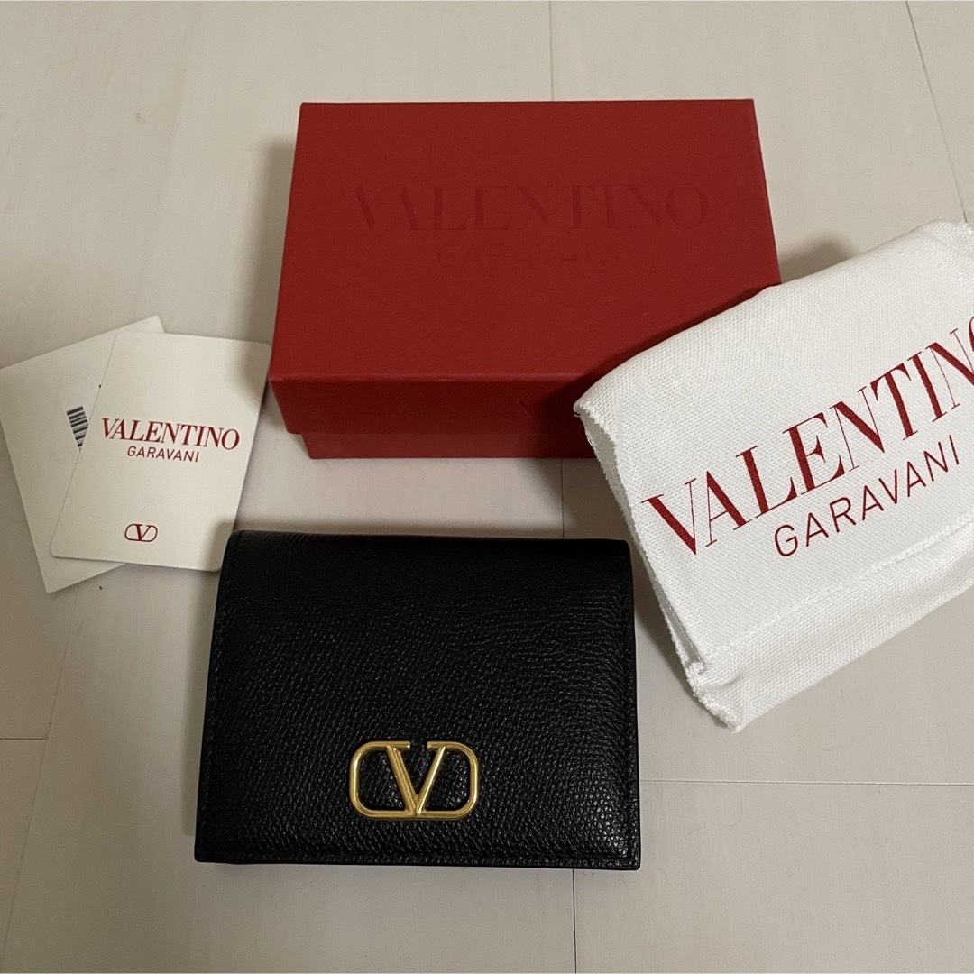 valentino garavani - valentino ヴァレンティノ 財布の通販 by れおれ