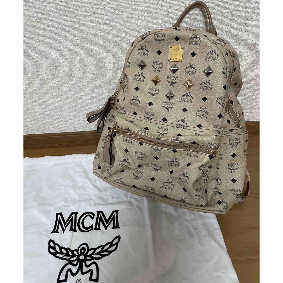 MCM エムシーエム リュック スタッズベージュMサイズ - nayaabhaandi.com