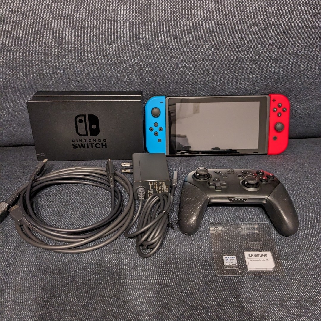 Nintendo Switch(ニンテンドースイッチ)の【中古品】 Nintendo Switch 本体 ネオン、Proコントローラー エンタメ/ホビーのゲームソフト/ゲーム機本体(家庭用ゲーム機本体)の商品写真