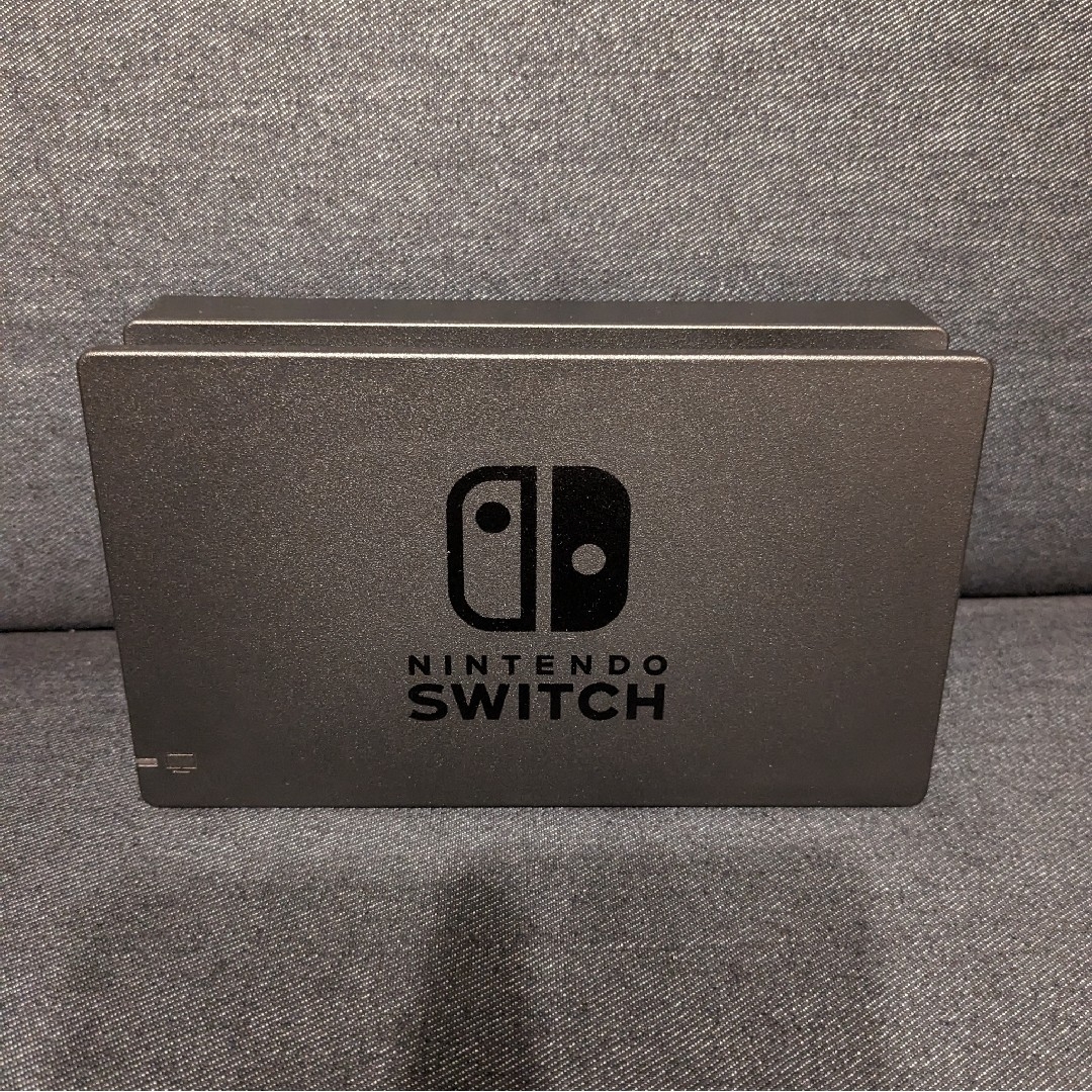 Nintendo Switch(ニンテンドースイッチ)の【中古品】 Nintendo Switch 本体 ネオン、Proコントローラー エンタメ/ホビーのゲームソフト/ゲーム機本体(家庭用ゲーム機本体)の商品写真