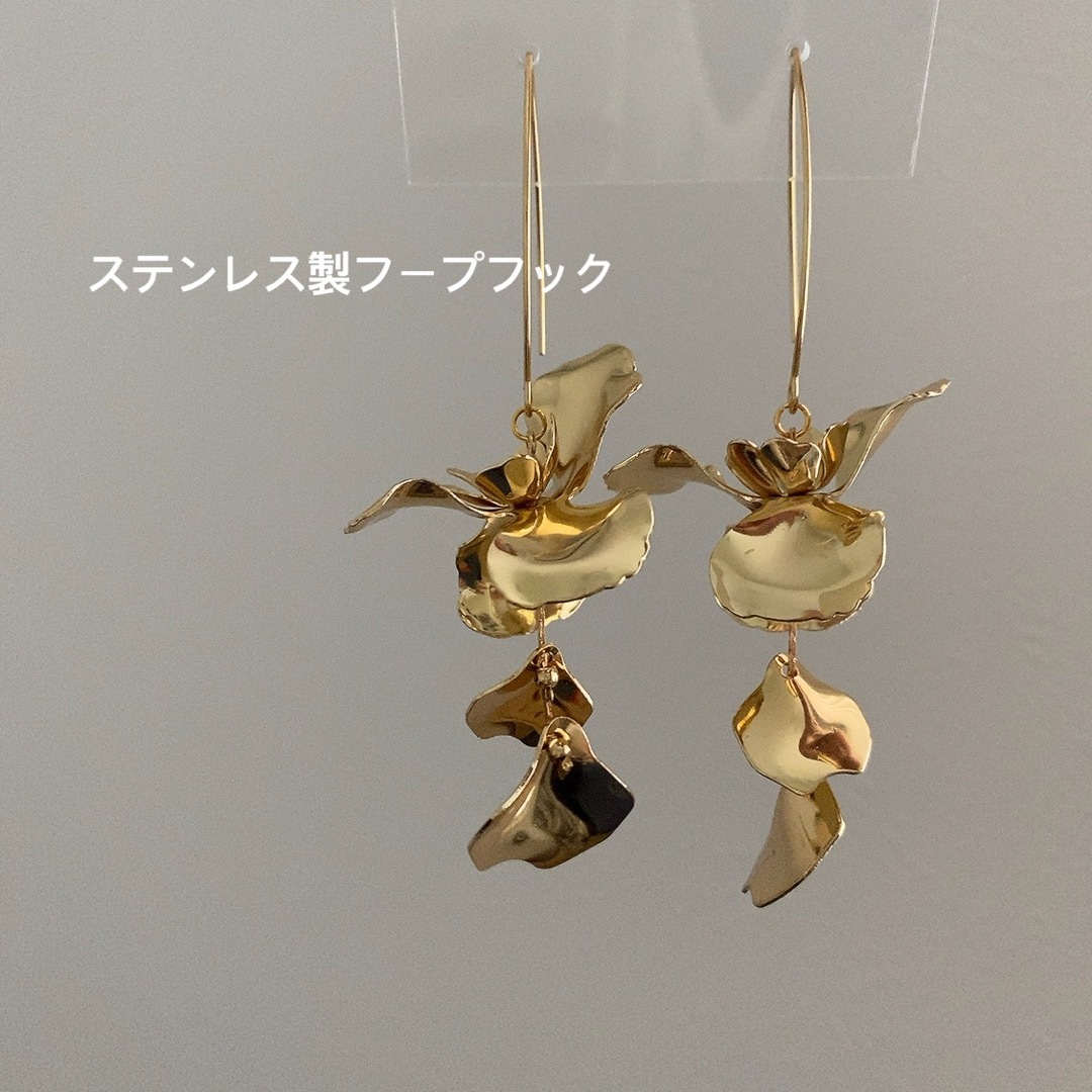 ブライダル　ウェディング　大ぶり　ゴールド　花びら　チェーン　ピアス　イヤリング ハンドメイドのアクセサリー(ピアス)の商品写真