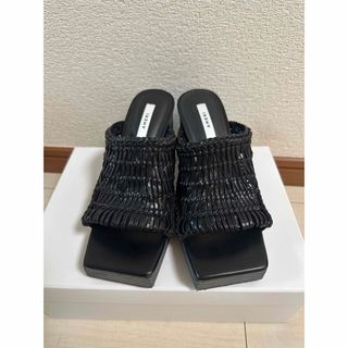 アメリヴィンテージ(Ameri VINTAGE)のFAKE LEATHER BRAIDED SANDAL(サンダル)