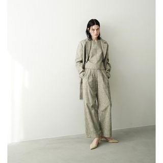 クラネ(CLANE)のclane / TWO TUCK TAPERED PANTS(カジュアルパンツ)