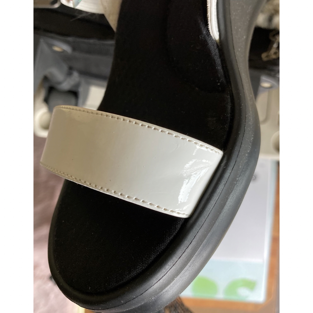 SKECHERS(スケッチャーズ)のスケッチャーズ (SKECHERS)  白サンダル レディースの靴/シューズ(サンダル)の商品写真