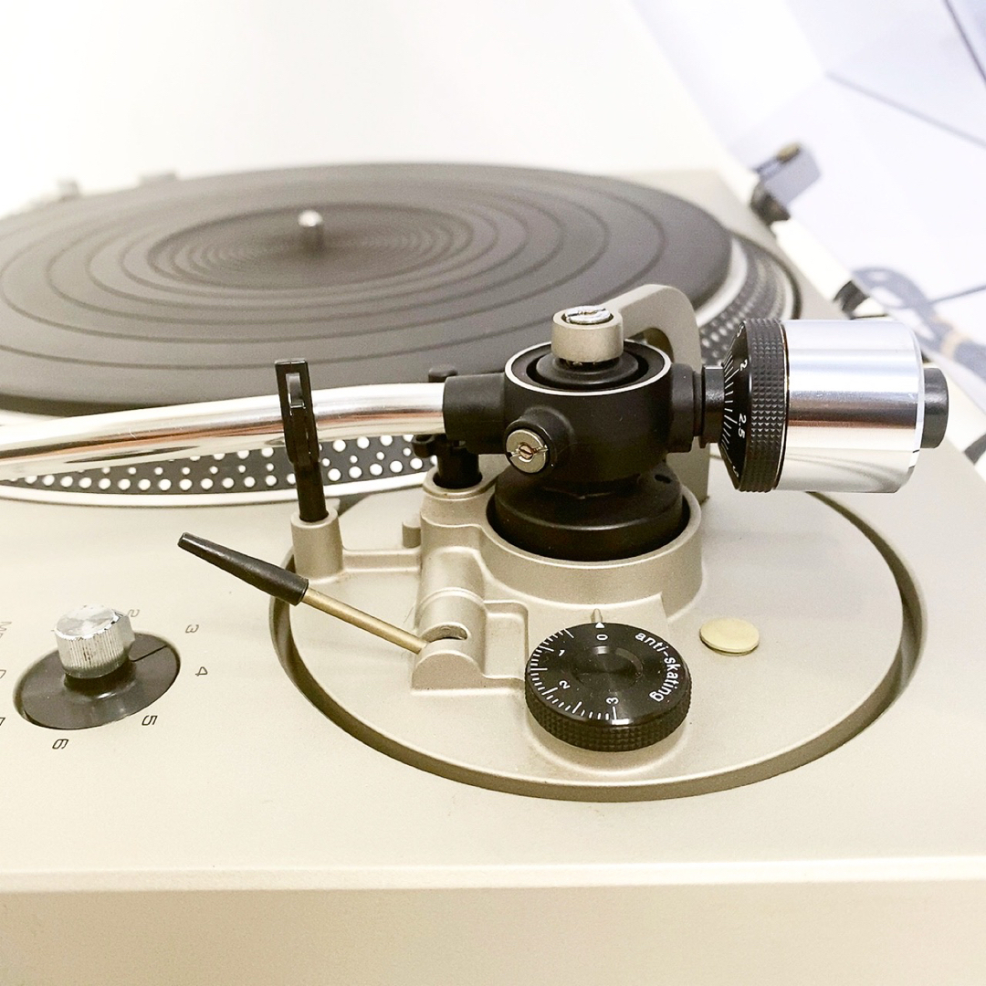 名機Technics SL-1600 ターンテーブル レコードプレーヤー