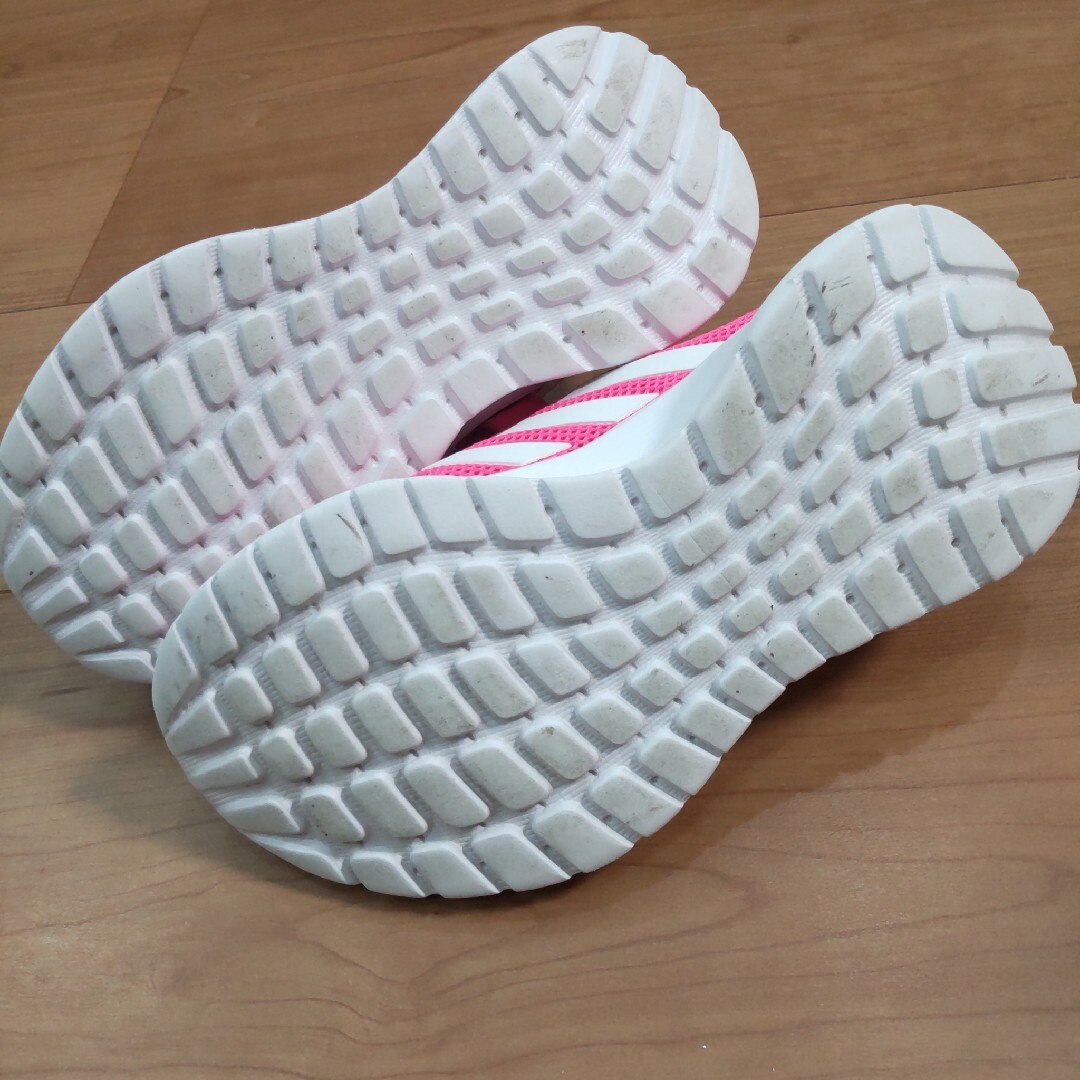 アディダス スニーカー ショッキングピンク キッズ/ベビー/マタニティのキッズ靴/シューズ(15cm~)(スニーカー)の商品写真