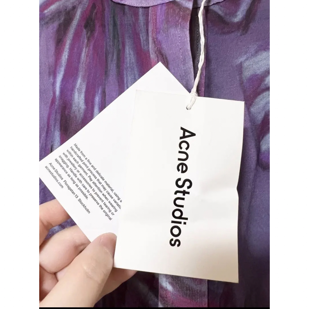 Acne Studios(アクネストゥディオズ)のBLACKPINKジェニ着用★リボンプリントシャツ レディースのトップス(シャツ/ブラウス(長袖/七分))の商品写真
