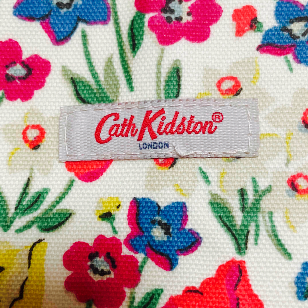 Cath Kidston(キャスキッドソン)の【42779様専用】キャスキッドソン　内側ウレタンポーチ レディースのファッション小物(ポーチ)の商品写真