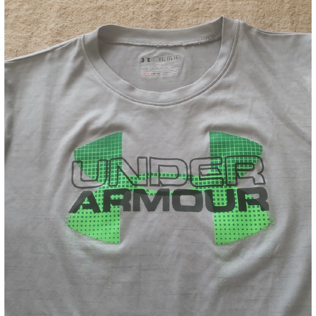 UNDER ARMOUR(アンダーアーマー)のTシャツYXL スポーツ/アウトドアのサッカー/フットサル(ウェア)の商品写真