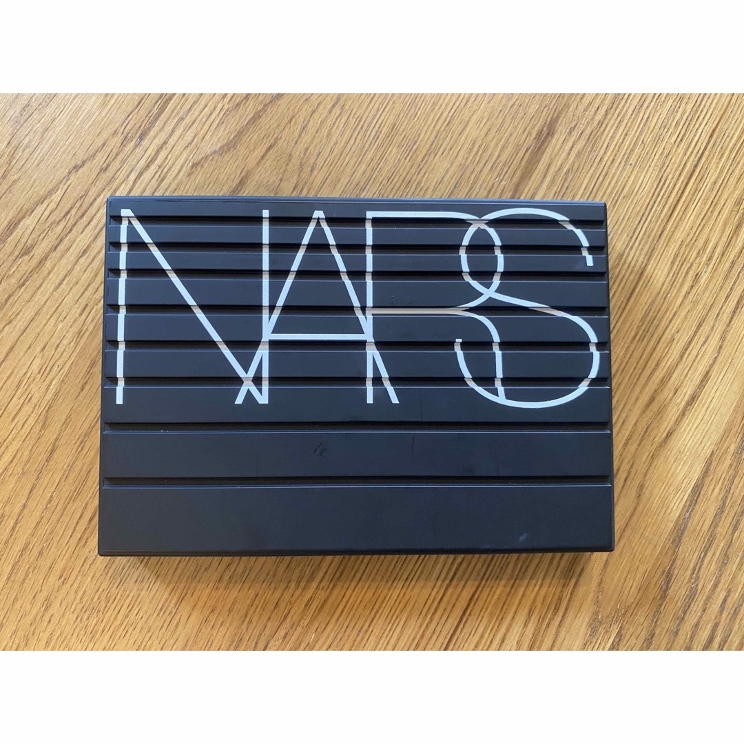 NARS(ナーズ)のエクストリームエフェクトアイシャドーパレット コスメ/美容のベースメイク/化粧品(アイシャドウ)の商品写真