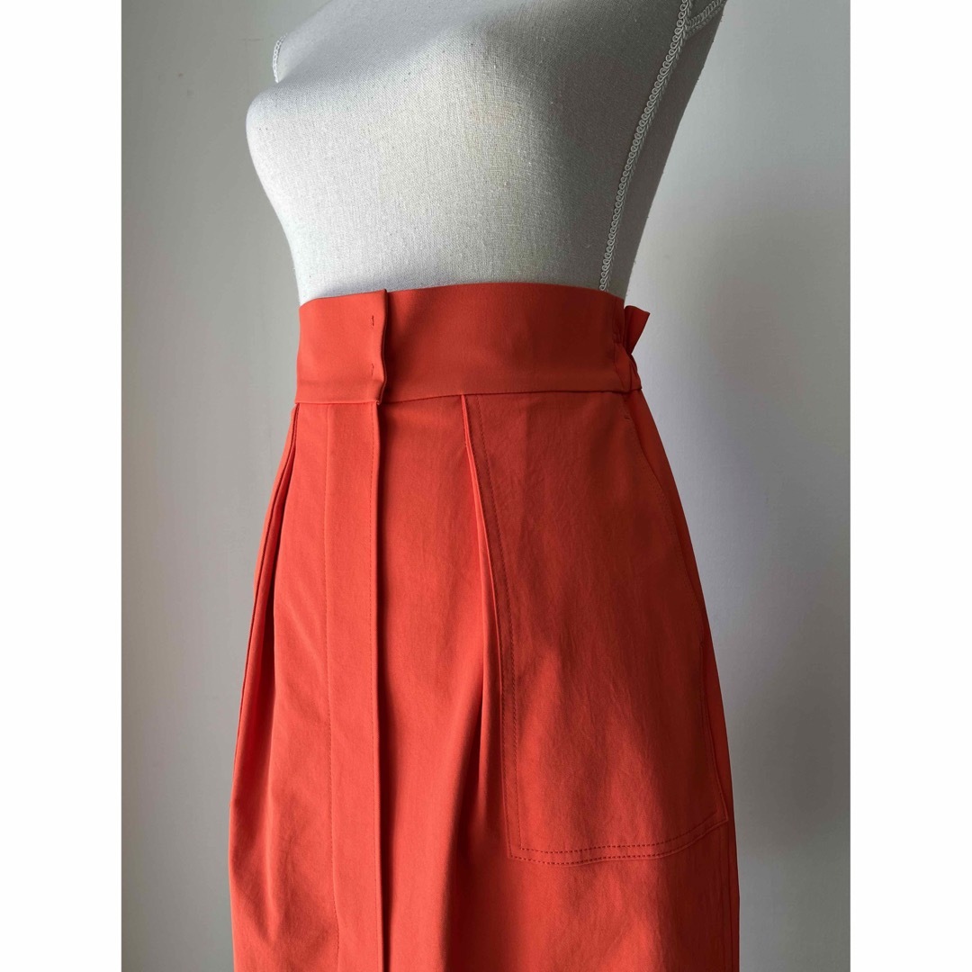 ビーティングハート　ブライトオレンジハイウエストスカート レディースのスカート(ひざ丈スカート)の商品写真