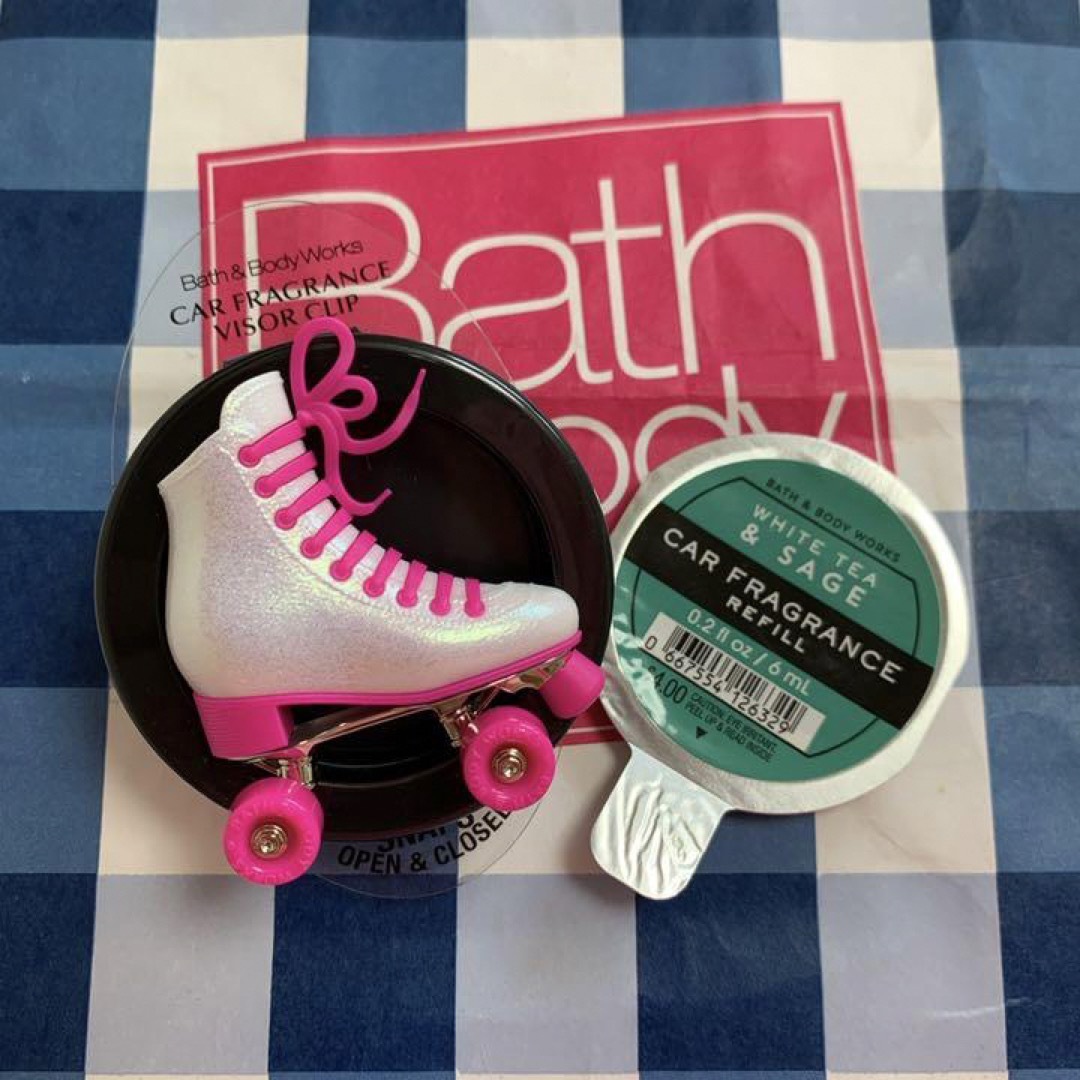 Bath & Body Works(バスアンドボディーワークス)の【新品】バスアンドボディワークス カーフレグランス ローラースケート セット レディースのファッション小物(キーホルダー)の商品写真