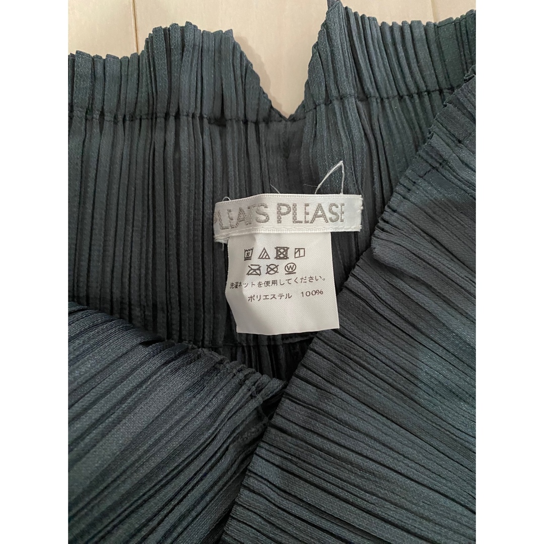 PLEATS PLEASE ISSEY MIYAKE(プリーツプリーズイッセイミヤケ)のプリーツプリーズ　パンツ レディースのパンツ(カジュアルパンツ)の商品写真