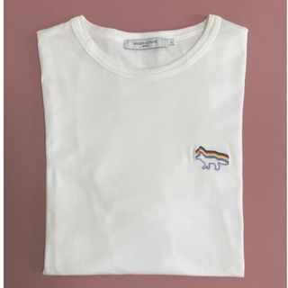 メゾンキツネ(MAISON KITSUNE')の【美品】MAISON KITSUNÉ  胸元 刺繍ロゴ レインボー  白(Tシャツ/カットソー(半袖/袖なし))