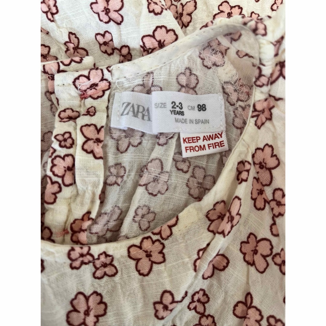 ZARA KIDS(ザラキッズ)のGWセール⭐️ZARA Kids 花柄ワンピース キッズ/ベビー/マタニティのキッズ服女の子用(90cm~)(ワンピース)の商品写真