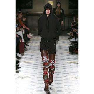 VETEMENTS - VETEMENTS 16AW Shrunken Zip up hoodie Lの通販｜ラクマ