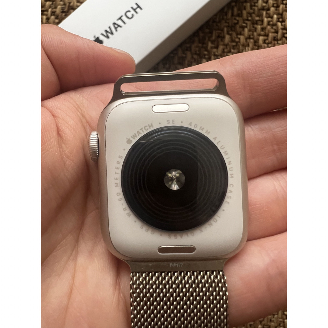 Apple Watch(アップルウォッチ)のApple Watch/SE/第2世代/本体/ほぼ未使用/ゴールド/無傷/付属品 スマホ/家電/カメラのスマートフォン/携帯電話(その他)の商品写真