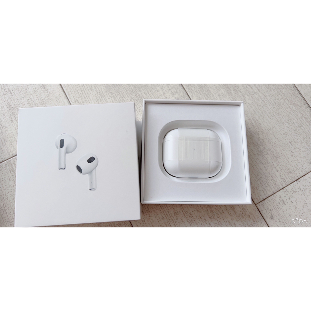 Apple(アップル)のAirPods 第3世代  soundcore Life p3 セット スマホ/家電/カメラのオーディオ機器(ヘッドフォン/イヤフォン)の商品写真