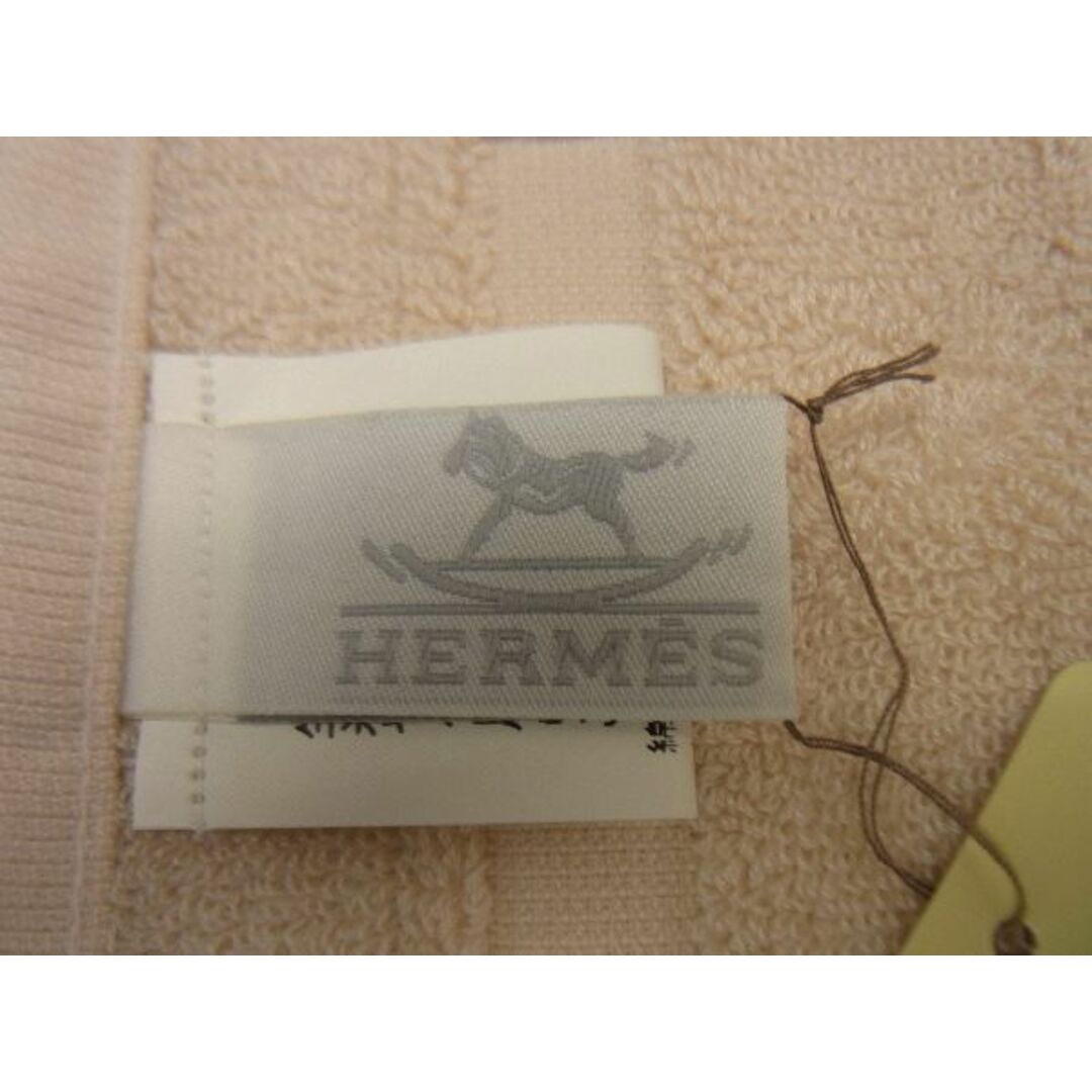 Hermes(エルメス)の■新品■未使用■ HERMES エルメス 101207M カレ ダダ コットン60%×レーヨン40% ハンドタオル ベビータオル ペールオレンジ系 AH5047MZ レディースのファッション小物(その他)の商品写真