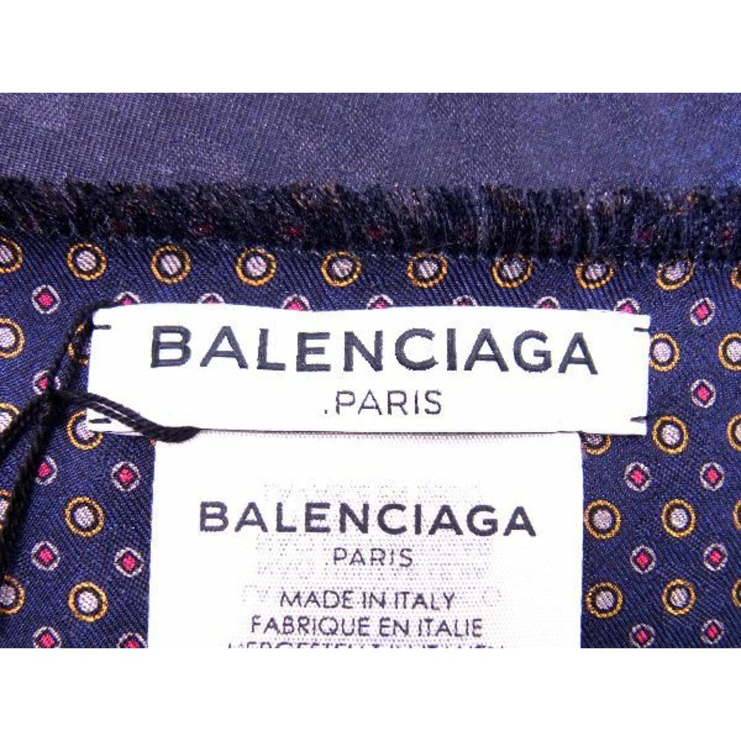 Balenciaga(バレンシアガ)の■新品■未使用■ BALENCIAGA バレンシアガ 465719 シルク100％ パリプリント 大判 スカーフ ストール ショール マルチカラー AI3393ｵZ レディースのファッション小物(その他)の商品写真