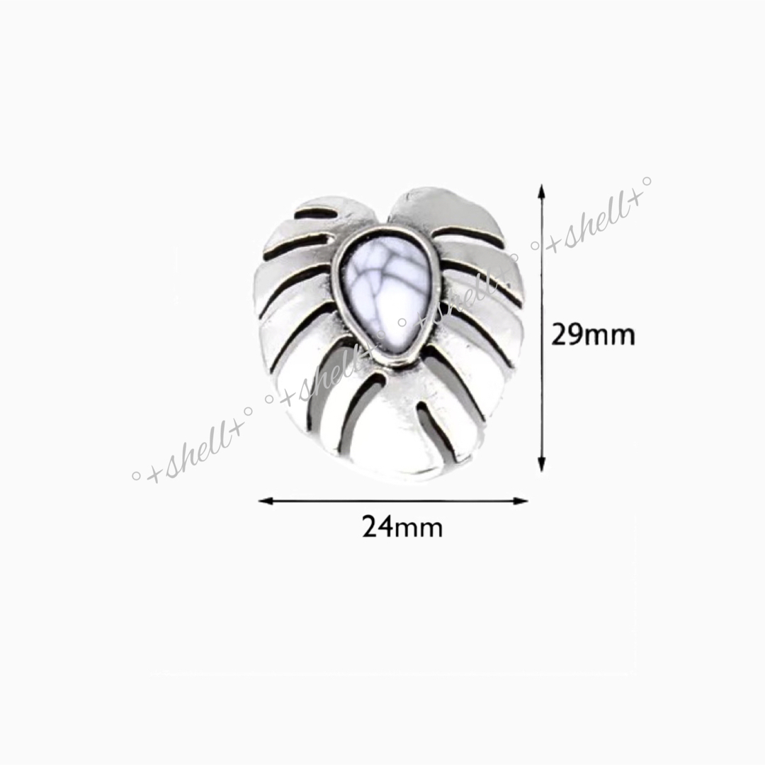 ライトブルーターコイズ モンステラ コンチョ 29mm シルバー 素材【2個】 ハンドメイドの素材/材料(各種パーツ)の商品写真