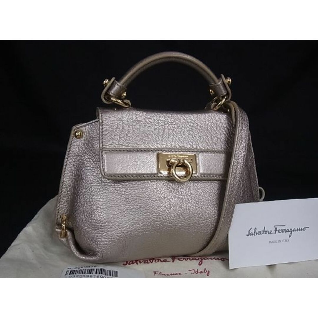 ■極美品■Salvatore Ferragamo フェラガモ EZ-21 E238 ガンチーニ ミニソフィア レザー 2WAY ハンドバッグ ショルダー ピンク系 AG3890ｱZのサムネイル