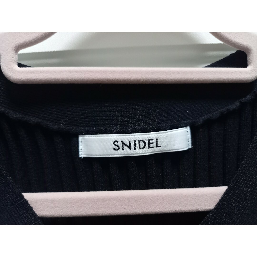 SNIDEL(スナイデル)の新品タグ付き⭐スナイデル　フリルニットトップス レディースのトップス(カットソー(半袖/袖なし))の商品写真